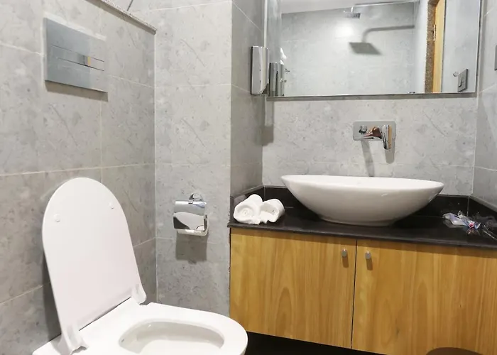 Hotel Eleven *
